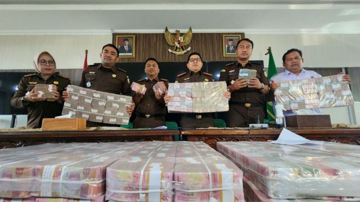 The Prosecutor's Office Collects IDR 13.3 Billion From The Auction Of 19 Containers Of Corruption Barbuk Textile Materials Bonded To Semarang Port