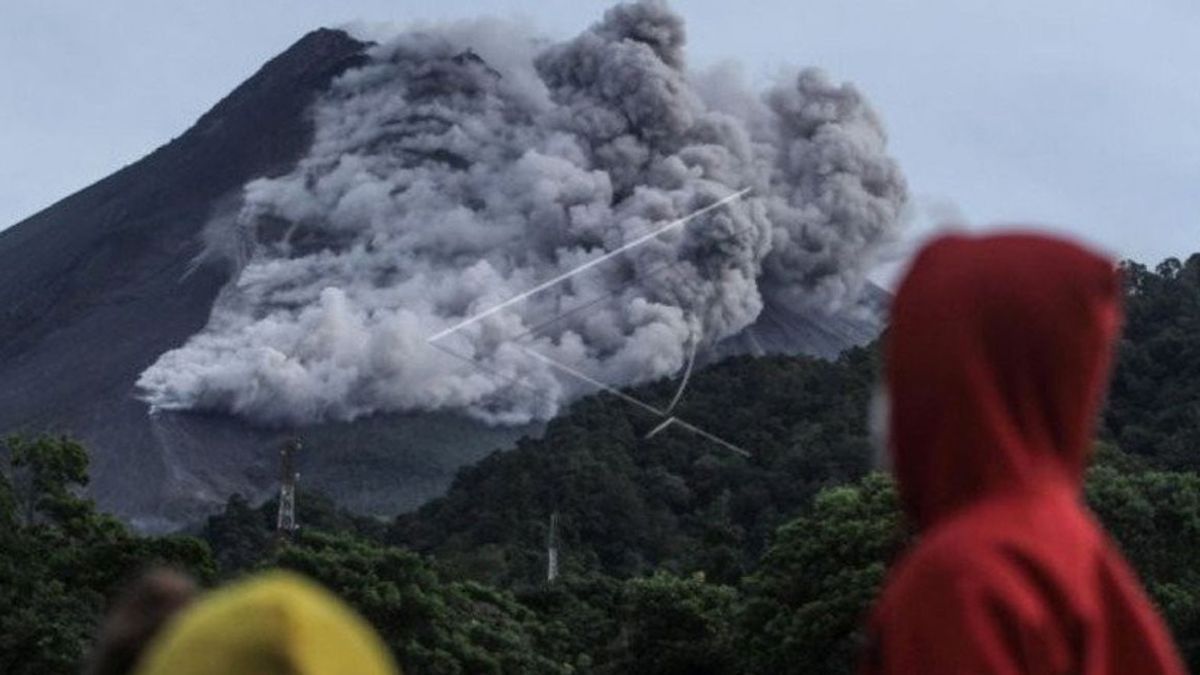 Pagi Ini Gunung Merapi Keluarkan Guguran Lava Pijar 6 Kali