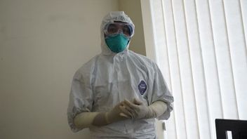 インドネシア緊急事態医師協会が1,000 PPEの寄付を受け取る