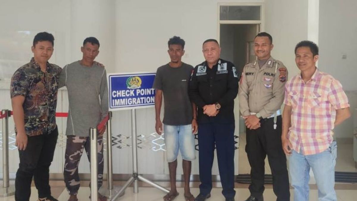 Atambua Immigration Check 2 Foreigners Stranded In Tanjung Bastian Waters NTT