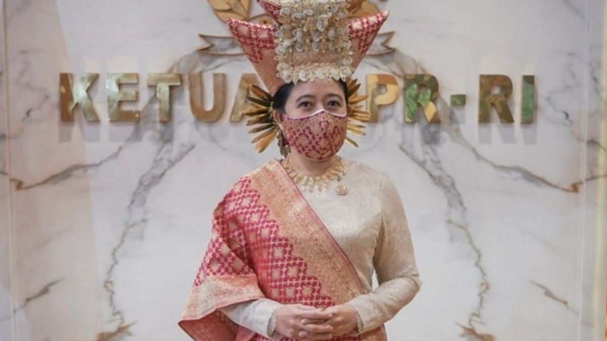 Puan Maharani's Bundo Traditional Clothing And Traces Of The PDI-P Polemic In West Sumatra