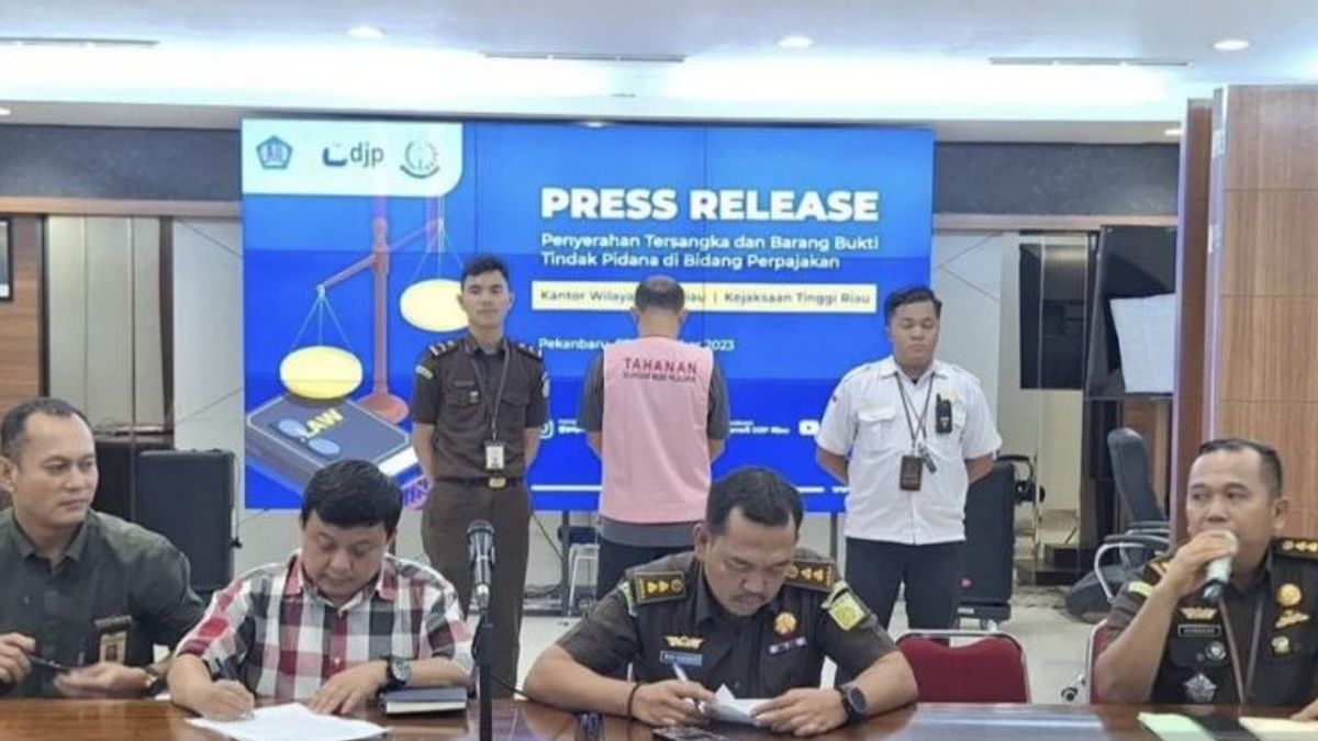 سلم المحققون ملف المشتبه بهم في القراصنة الضريبية بقيمة 394 مليون روبية إندونيسية إلى مكتب المدعي العام في رياو