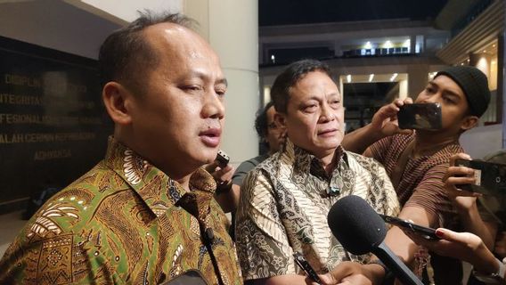 AGOは、法務大臣からのトム・レンボン警察大統領令のコピーを受け取る
