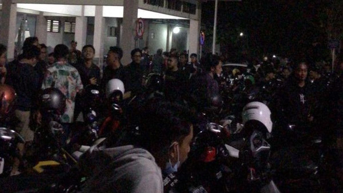 PSS Sleman Supporters Desperate To Convoy To Solo, Immediately Disbanded By Surakarta Police Chief Grand Commissioner Ade Safri Simanjuntak