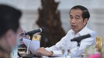 Jokowi Challenges Regional Heads To Help Indonesia Avoid Recession Gap
