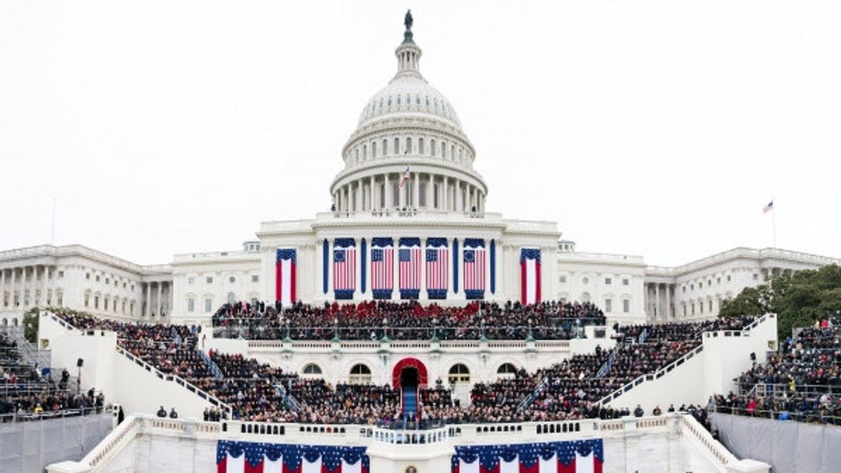 Tenue Le Lendemain, C’est Le Fait De La Tradition De L’investiture Du Président Et Vice-président Des États-Unis.