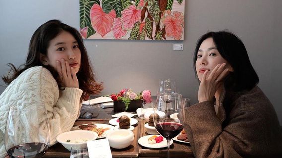 Potret Kedekatan Song Hye Kyo dengan Bae Suzy, <i>Dinner</i> Bareng di Hari Ulang Tahun