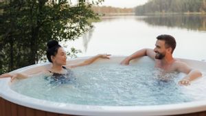 Meski Sama-sama Bisa Menenangkan, Ini Perbedaan Sederhana Hot Tub, Jacuzzi, dan Spa