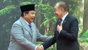 Hadiri KTT ASEAN, Presiden Prabowo Disambut Hangat PM Anwar Ibrahim