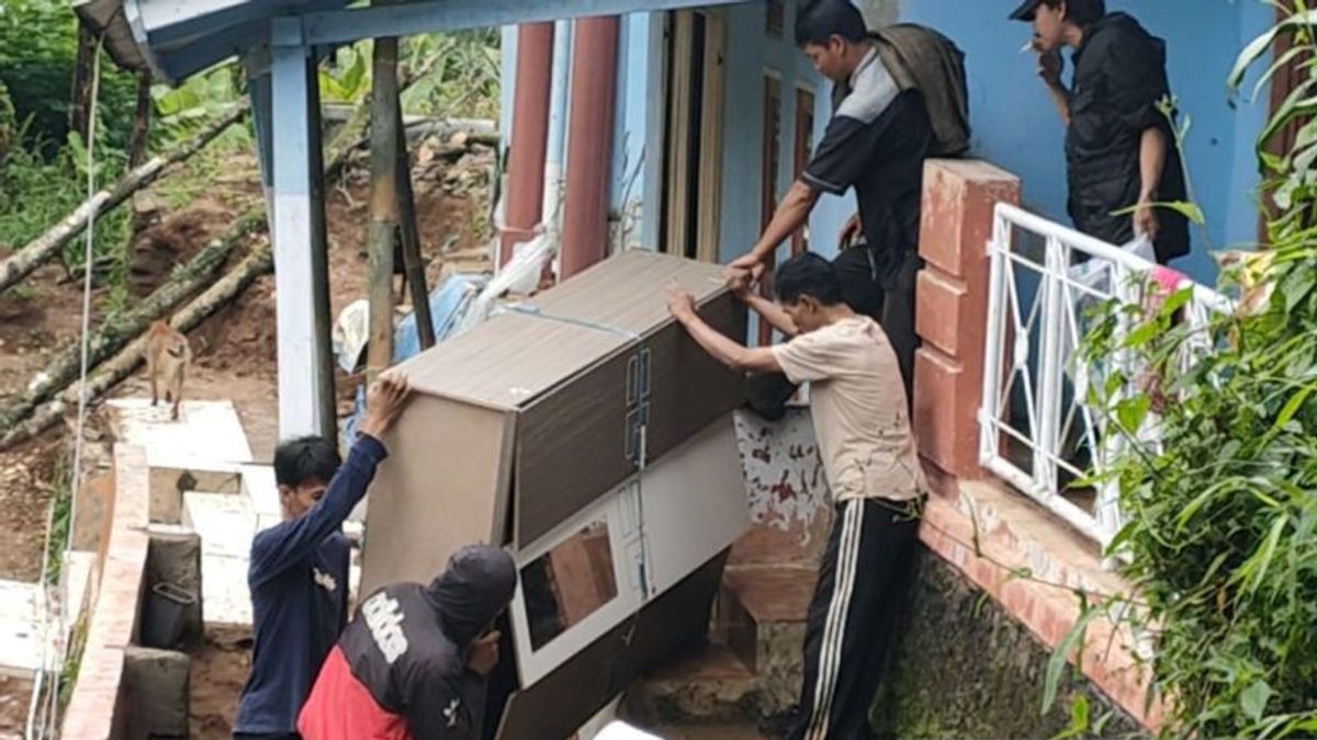 Pergerakan Tanah Makin Dalam Merusak Rumah, 14 Keluarga di Cianjur Direlokasi 