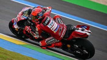 马克·马奎兹在巴西摩托车大奖赛的第一个冲刺中戏剧性地获胜