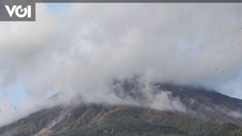 Gunung Karangetang Di Sulut Erupsi, Guguran Lava Meluncur Ke Kali Kahetang