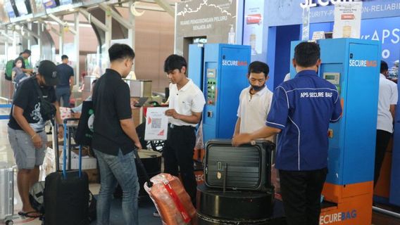 Pemasukan Jasa Wrapping di Bandara Soetta Tembus Puluhan Juta Sehari