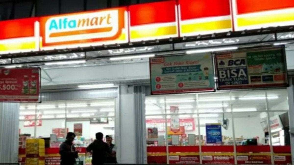 بعد Indomaret، والآن حان دور مدير Alfamart لتوضيح نتائج اكتناز زيت القلي في أحد منافذها في ميدان