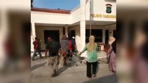 Tidak Terima Anaknya Ditangkap karena Tawuran, Puluhan Ibu-ibu Geruduk Polsek Cabangbungin