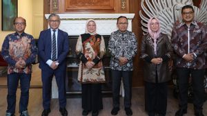 オランダを訪問し、メナケルはインドネシア大使と会い、PMIの雇用機会について議論した。