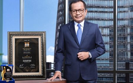 Direktur Utama SIG Donny Arsal Dianugerahi Top CEO Indonesia Awards 2024