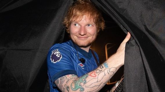 Ed Sheeran publie un nouvel album du matériel de The Mathematics Tour