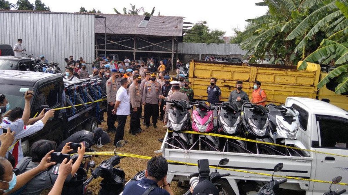 警方在没有证件的情况下向东帝汶出口366辆摩托车和汽车