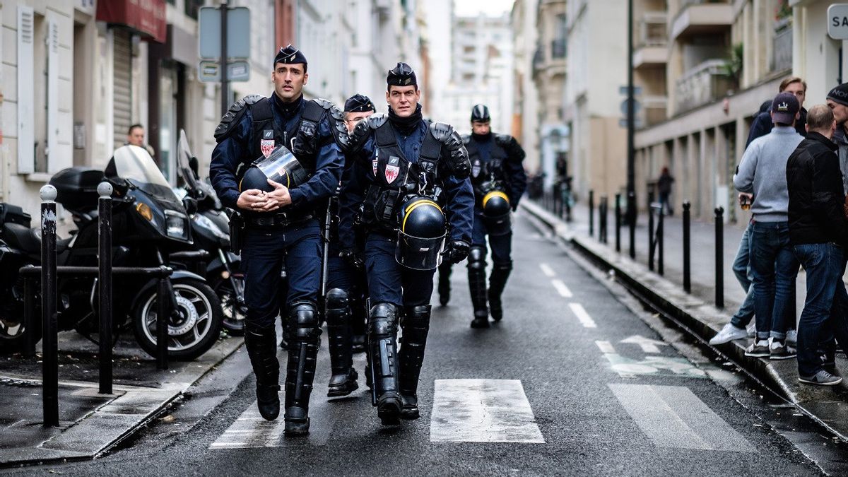 在2022年世界杯半决赛法国对摩洛哥之前，成千上万的安全部队在巴黎及其他地区处于戒备状态 