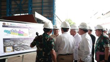 国防部长希望印尼国防工业能够生产驱逐舰战舰
