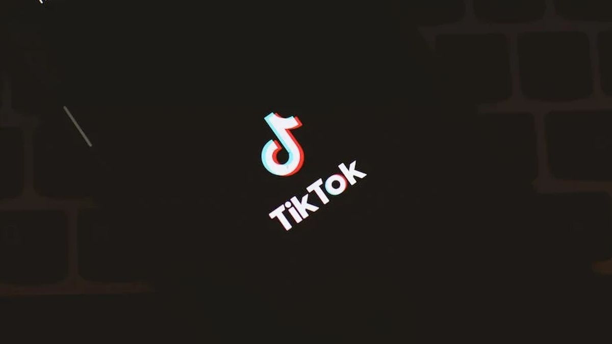 AGCOM Forces TikTok To Delete A Dangerous "French Scar" Video In Italy
