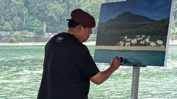 SBY Enjoys Beautiful Views Of Sarangan Telaga While Painting