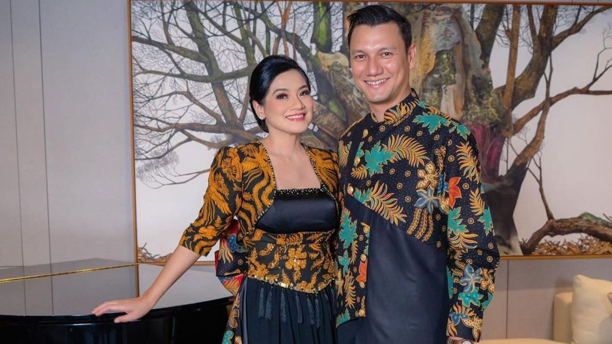 Titi Kamal hingga Atta Halilintar, 5 Potret Artis Berbatik di Hari Batik Nasional 2023