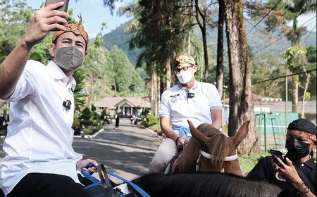 Sandiaga Uno Naik Kuda Bareng Raffi Ahmad, Promosikan Desa Wisata Tugu Selatan Bogor