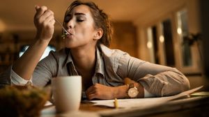 Mengenal <i>Caffeine Crash</i>, Efek Kelelahan dan Sulit Konsentrasi saat Sore Hari setelah Minum Kopi