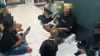 باندونغ - ألقت الشرطة القبض على أحد المشاهير الأصليين في باندونغ يؤيد المقامرة عبر الإنترنت