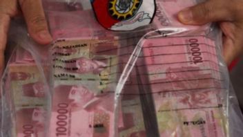 博约内戈罗的假币经销商妇女被捕,150枚破碎的盾牌100千印尼盾被没收