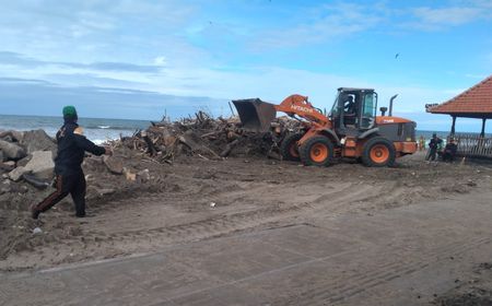 700 Ton Sampah Kiriman Diangkut dari Pantai Bali, 500 Petugas Siaga Saat Malam Tahun Baru 