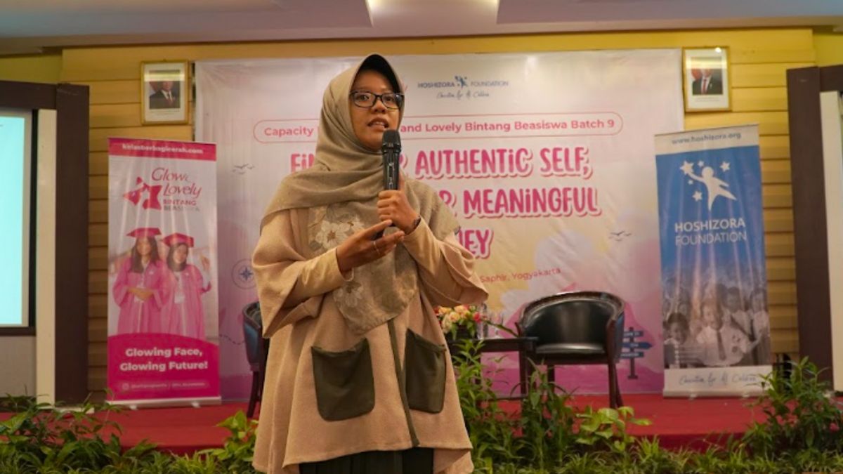 指示する代わりに、これは親がベンチで子供をサポートする方法です