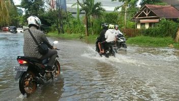 東カリマンタンの5つの地区は、日曜日から月曜日までBMKG雷雨を予測しています