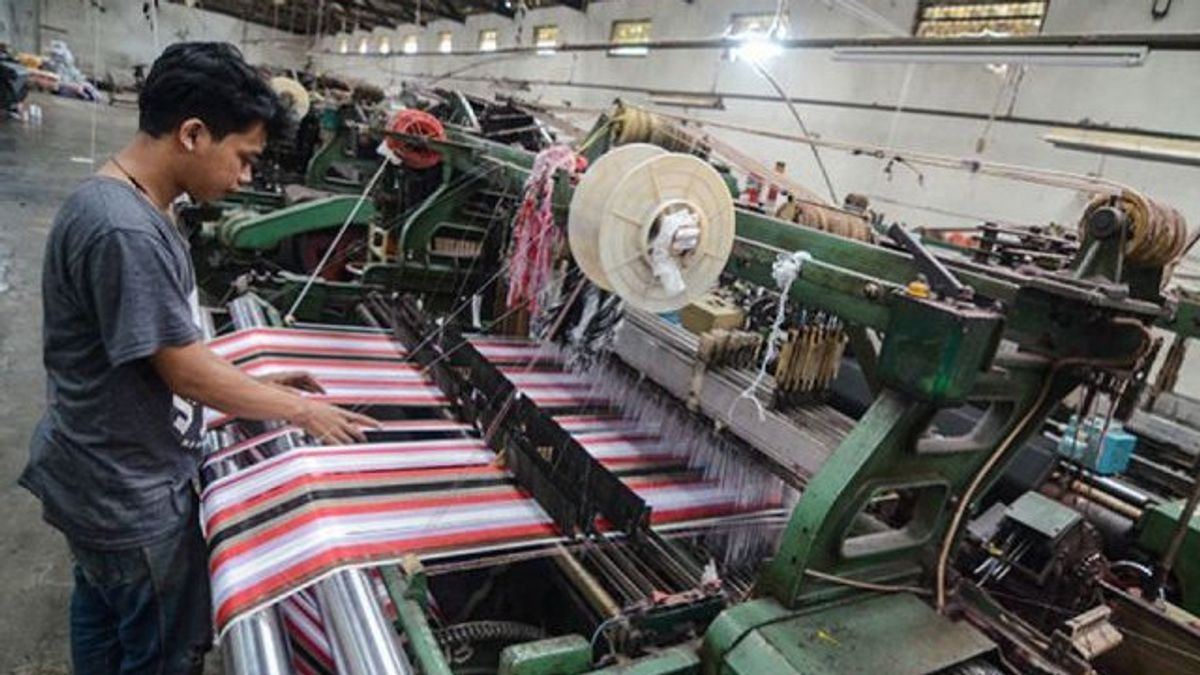 Minister Of Industry Agus Gumiwang Denies Sunset Textile Industry