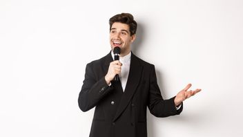11 Tips to Become a Good MC for Beginners, Guaranteed to Make Events More Alive