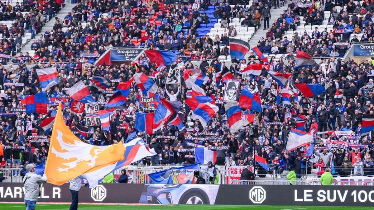 Rivalitas Tingkat Tinggi dengan Saint-Etienne, Ultras Lyon Larang Pemain Pakai Sepatu Hijau