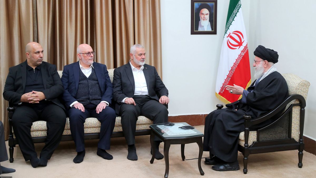 Iran's Supreme Leader Ayatollah Ali Khamenei Praises the Struggle of Hamas and Gaza Residents Against Israel