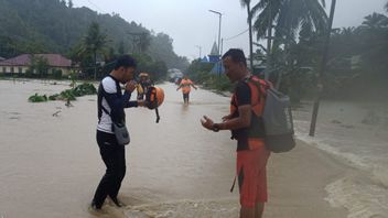 Terobos Hujan Deras ke Kampus, Seorang Mahasiswi Meninggal Terseret Banjir di Nias Selatan