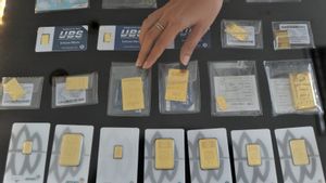 Harga Emas Antam Anjlok Rp15.000 di Akhir Pekan