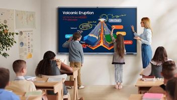Samsung présente l'écran AI WAFX-P à l'école, la classe ressemble à un centre de commande