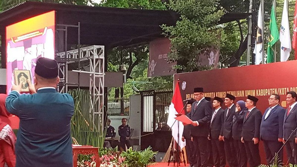 KPU Inaugurates 130 KPU Members 26 City Regencies In 3 Provinces