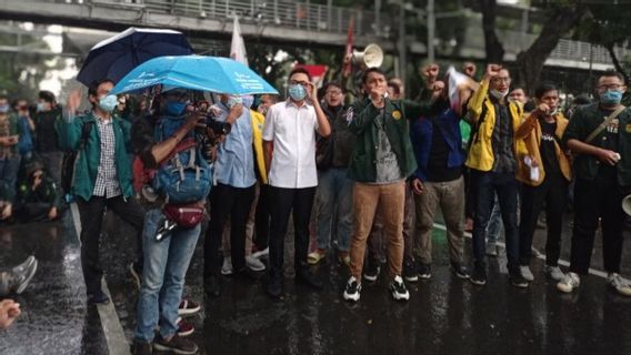 Usai Bertemu Pendemo, Stafsus Milenial Jokowi: Aspirasinya Saya Sampaikan ke Bapak Presiden