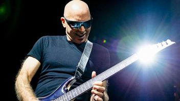 Joe Satriani为《火星大象》的新单曲《Pumpin》发布音乐视频
