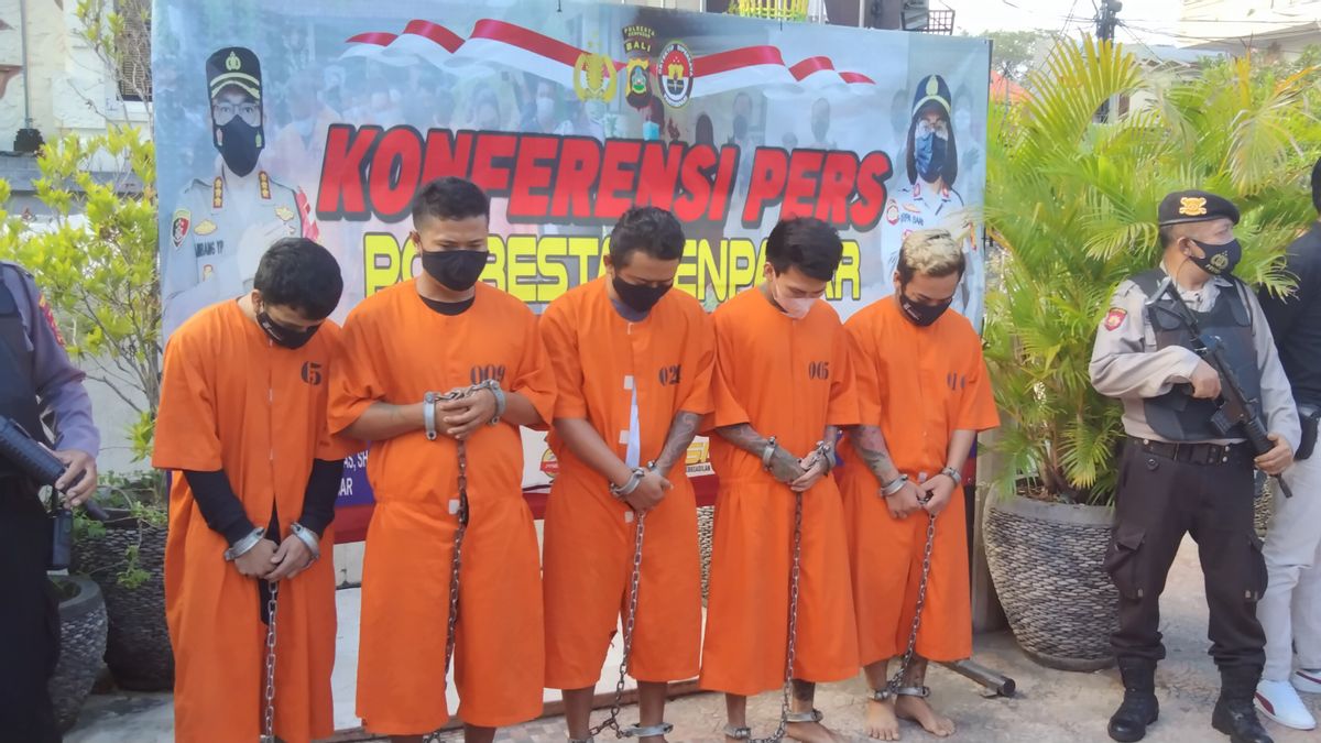 Making Foreign Tourists Restless, 5 Robbers Who Was Arrested Intentionally 'On Display' At The Bali Bombing Monument With Hands And Feet Chained