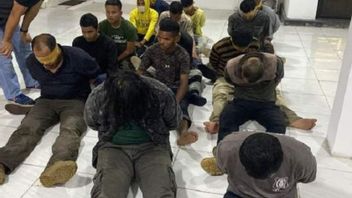 廖内省受挑战村庄的数十名居民在袭击中受伤，金宝警方保护了17名男子