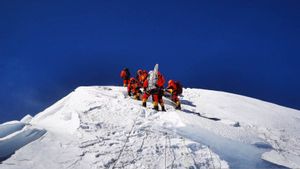 Gunung Qomolangma Bertambah Tinggi dan Kini Jadi yang Tertinggi di Dunia