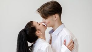 5 Cara Membangun Keintiman Lebih Dalam dengan Pasangan