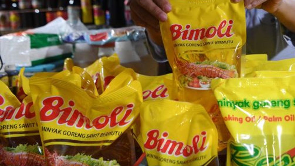 In Mataram There Is A Cheap Market: The Price Of Bimoli Cooking Oil Owned By Conglomerate Anthony Salim And Fortune's Martua Sitorus IDR 24,000 Per Liter